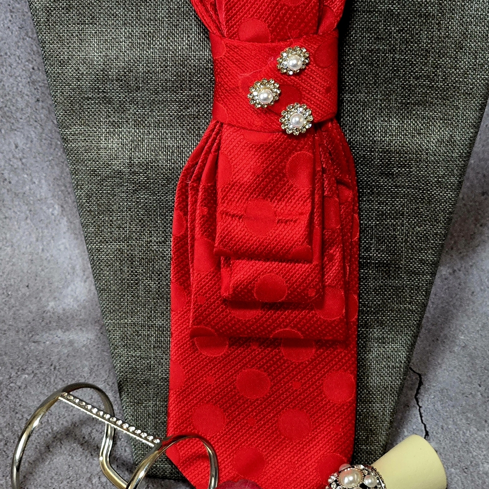 Chic Red Tie Necklace Set - Picture 2 of 5